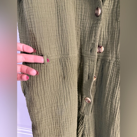 Kensie Green Romper✨ - Picture 4 of 8